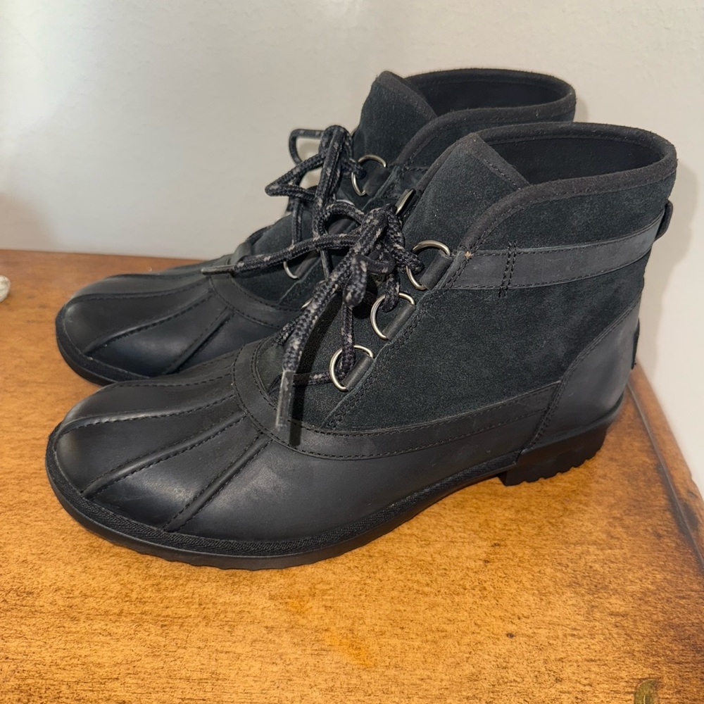 UGG Greda Duck Women Lace-Up Waterproof Boots 9.5